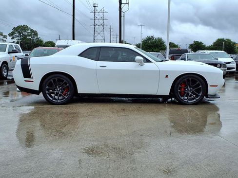 Used 2022 Dodge Challenger R/T Scat Pack w/ Plus Package RWD image 30