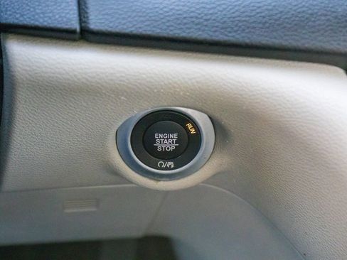 Used 2023 Chrysler Pacifica Touring-L image 29