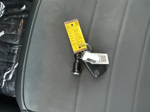 Certified 2023 Volkswagen Taos SE w/ Black Wheel Package image 37