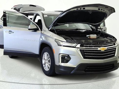 Used 2023 Chevrolet Traverse LT FWD image 12