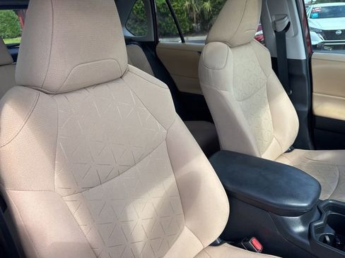 Used 2021 Toyota RAV4 XLE image 20