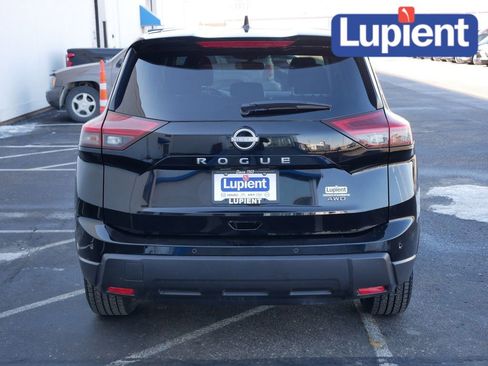 Used 2025 Nissan Rogue SV image 4