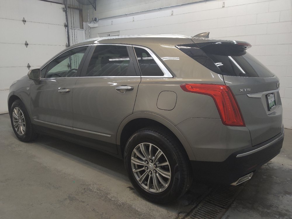 Used 2018 Cadillac XT5 Luxury w/ Driver Awareness Package FWD image 3