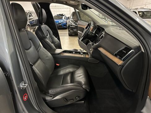 Used 2016 Volvo XC90 T8 Inscription w/ Vision Package image 11