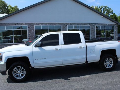 Used 2018 Chevrolet Silverado 1500 LT w/ Max Trailering Package AWD/4WD image 3