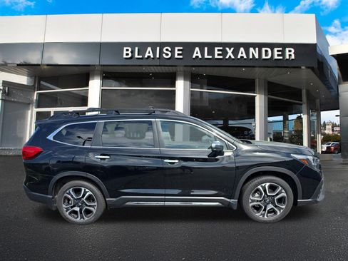 Used 2023 Subaru Ascent Touring AWD/4WD image 2