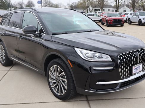Used 2025 Lincoln Corsair Reserve AWD/4WD image 4