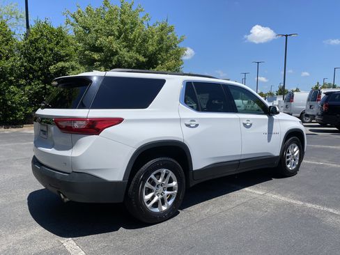 Used 2019 Chevrolet Traverse LT w/ LPO, Floor Liner Package AWD/4WD image 9