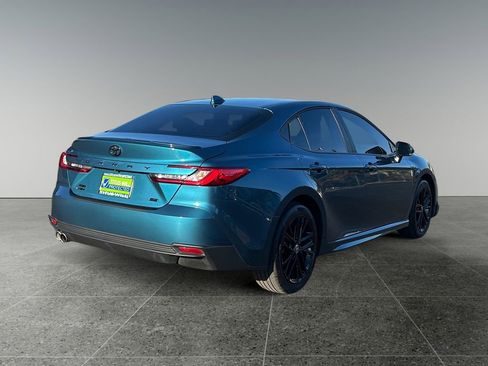 Used 2025 Toyota Camry SE w/ Convenience Package image 7