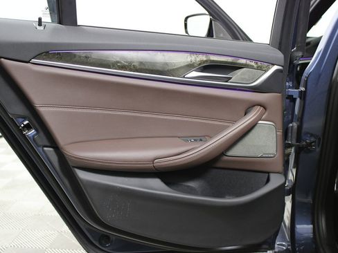 Used 2023 BMW 530e w/ M Sport Package image 37