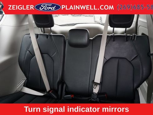 Used 2024 Chrysler Pacifica Touring-L FWD image 13