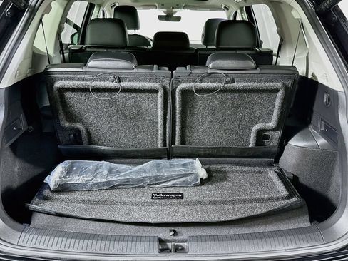 Used 2024 Volkswagen Tiguan SE w/ Panoramic Sunroof Package FWD image 16