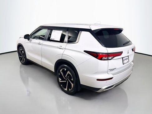 Used 2024 Mitsubishi Outlander SE image 5