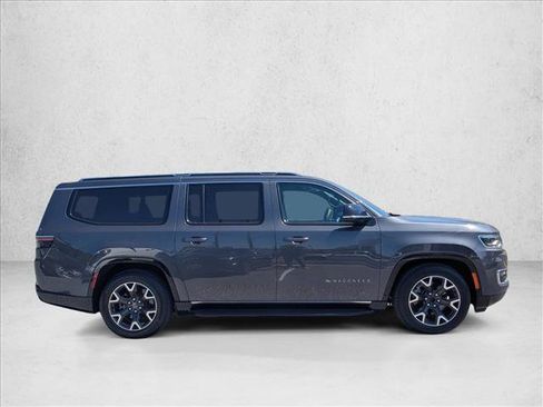Used 2024 Jeep Wagoneer L Series III w/ Flexible Seating Group AWD/4WD image 4