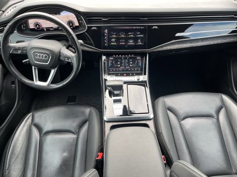 Used 2019 Audi Q8 Prestige image 3