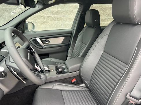 New 2025 Land Rover Discovery Sport Dynamic SE image 11
