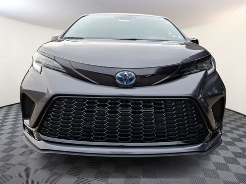 Used 2025 Toyota Sienna XSE image 2