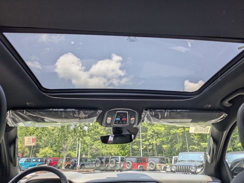 New 2025 Jeep Wagoneer Series III w/ Premium Group I image 24