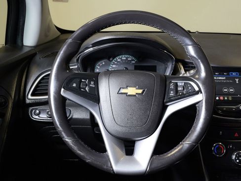 Used 2018 Chevrolet Trax LT w/ LT Convenience Package AWD/4WD image 18