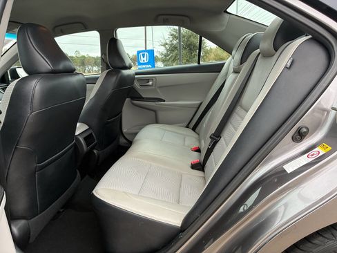 Used 2017 Toyota Camry SE image 21