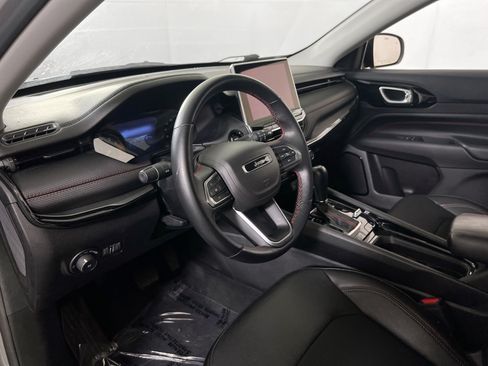 Used 2022 Jeep Compass Trailhawk w/ Trailhawk Convenience Group AWD/4WD image 9