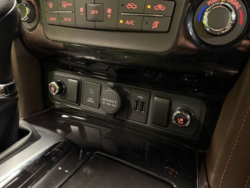 Used 2018 Nissan Armada Platinum w/ Captain Seat Package RWD image 12