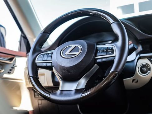 Used 2018 Lexus ES 350 w/ Luxury Package w/Wood Trim FWD image 34