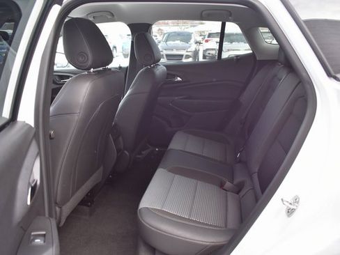 Used 2025 Chevrolet Trax LT w/ LT Convenience Package image 33