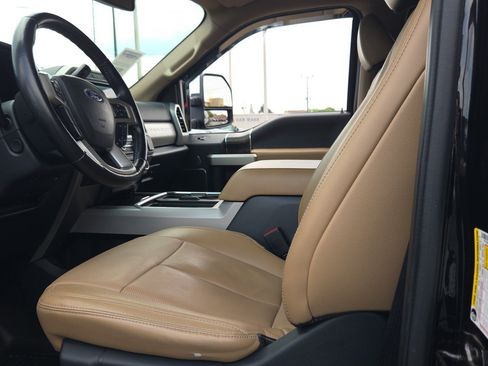 Used 2022 Ford F250 Lariat w/ Lariat Ultimate Package AWD/4WD image 18