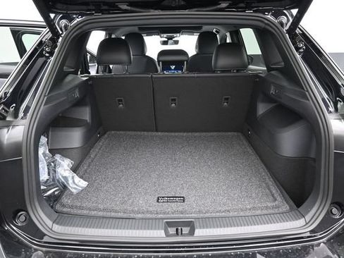 New 2026 Volkswagen Tiguan SE R-Line AWD/4WD image 12