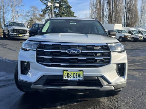 New 2026 Ford Explorer Active w/ Active Comfort Package image 2