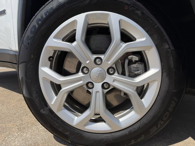 Used 2024 Jeep Compass Latitude AWD/4WD image 9