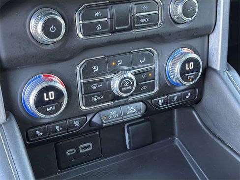 Used 2023 GMC Yukon SLT image 11