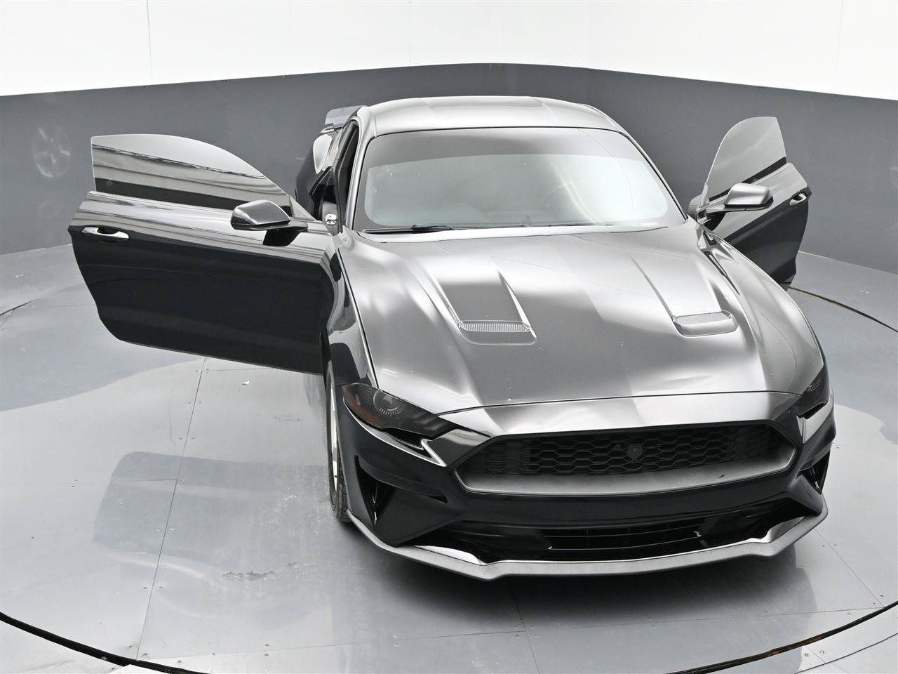 Used 2018 Ford Mustang Coupe RWD image 36
