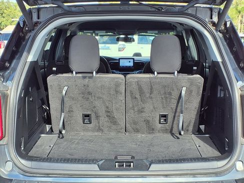 Used 2023 Ford Explorer XLT image 6