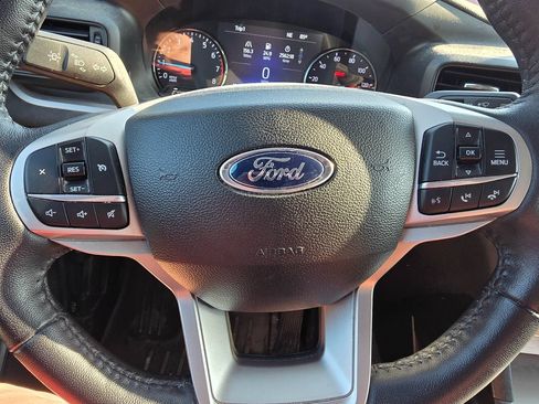 Used 2023 Ford Explorer XLT AWD/4WD image 21