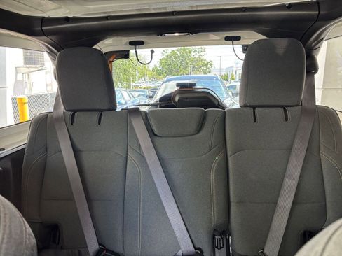 Used 2025 Jeep Wrangler Sahara AWD/4WD image 38