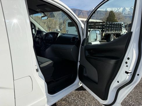 Used 2018 Nissan NV200 SV w/ Back Door Glass Package image 17