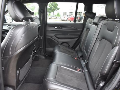 Used 2024 Jeep Grand Cherokee Altitude RWD image 14