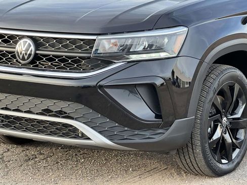 Used 2023 Volkswagen Taos SE w/ Black Wheel Package image 7