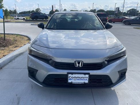 Used 2022 Honda Civic Sport image 2