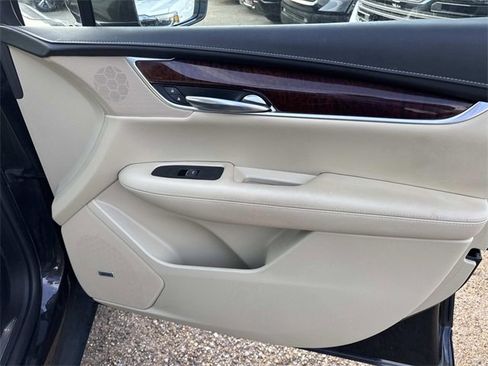 Used 2018 Cadillac XT5 Luxury image 18