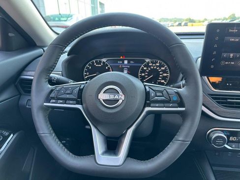 Used 2025 Nissan Altima 2.5 SL FWD image 14