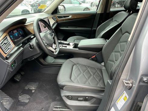 Used 2025 Volkswagen Atlas SE image 9