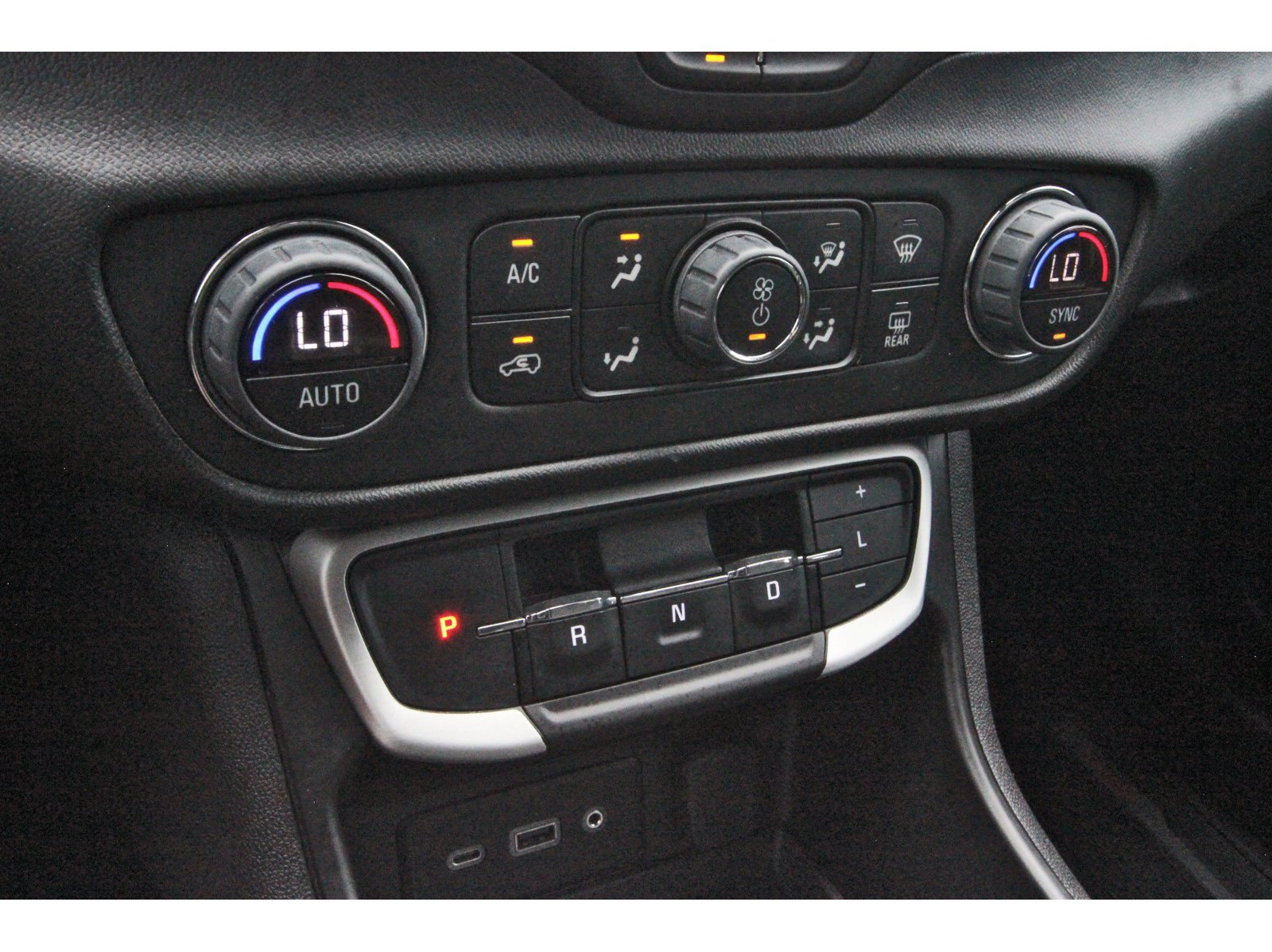 Used 2023 GMC Terrain SLE w/ Driver Convenience Package AWD/4WD image 27
