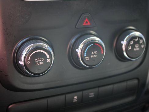 Used 2021 RAM 1500 Classic SLT RWD image 30