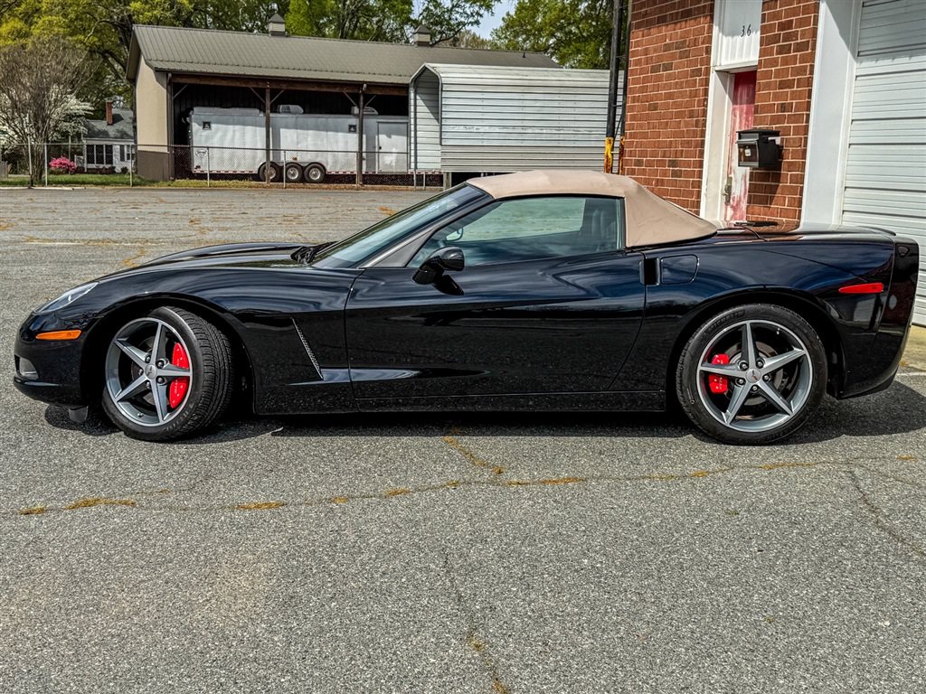 Used 2011 Chevrolet Corvette Convertible w/ Preferred Equipment Group RWD image 4