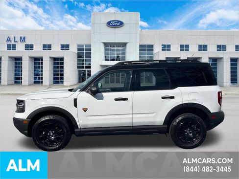 Used 2025 Ford Bronco Sport Badlands image 9
