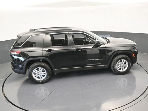 Used 2025 Jeep Grand Cherokee Laredo image 46