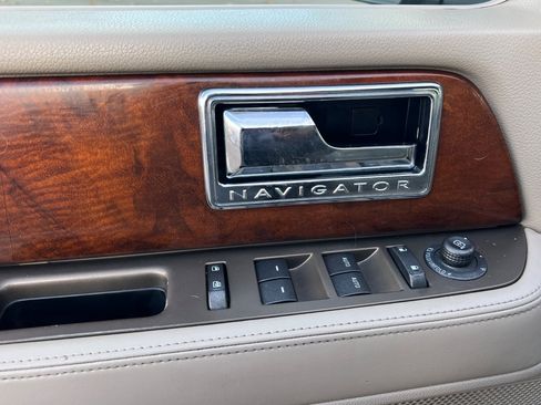 Used 2014 Lincoln Navigator 4WD image 8